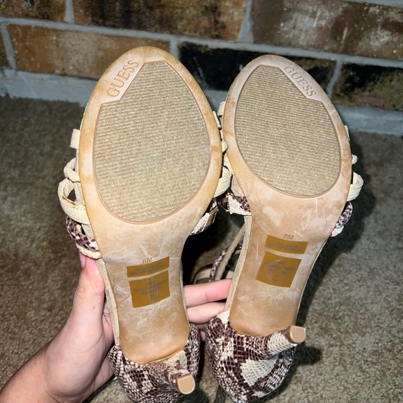 Guess - Picture 3 of 3